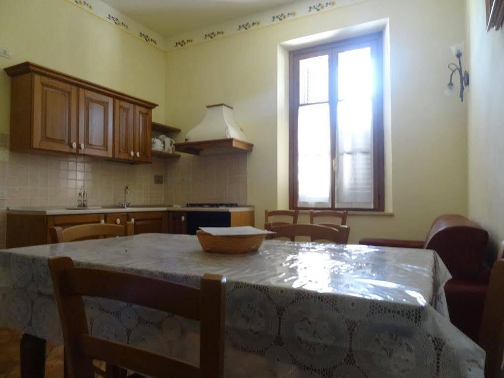 Hostal Borgo Il Villino Casole dʼElsa Exterior foto
