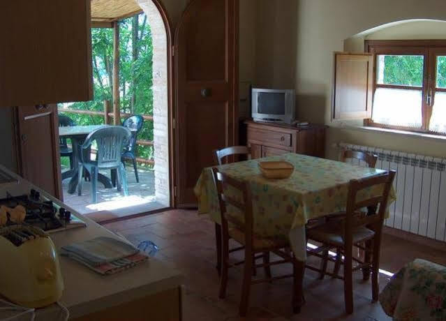 Hostal Borgo Il Villino Casole dʼElsa Exterior foto